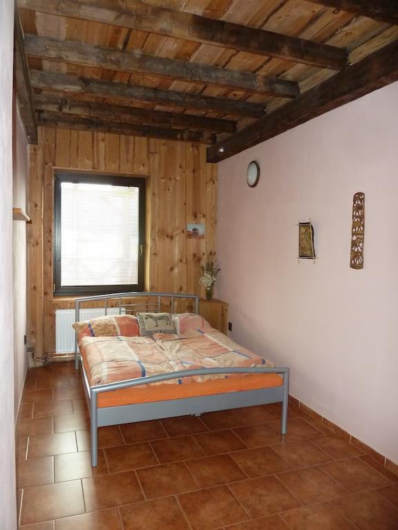 Q Ranch Hotel Bezdekov  Phòng bức ảnh