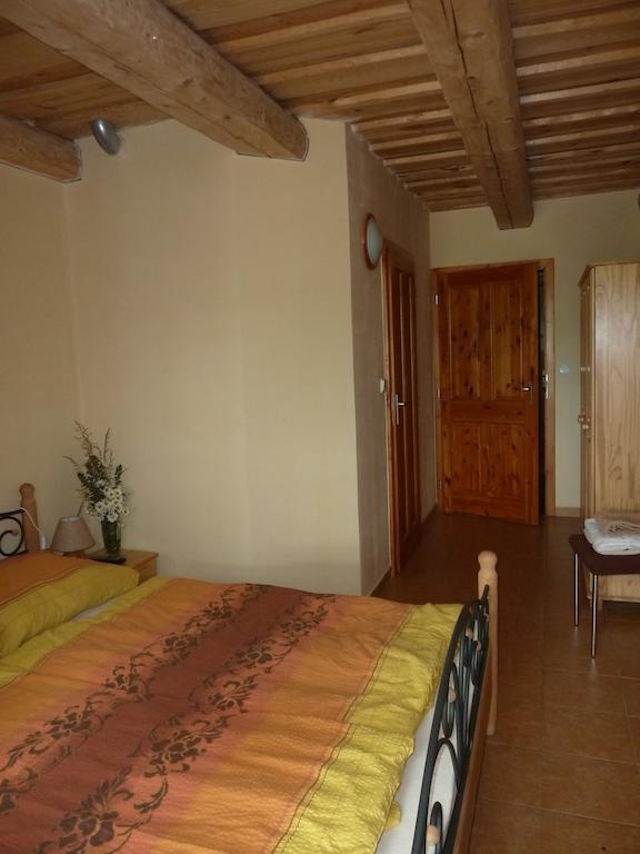 Q Ranch Hotel Bezdekov  Phòng bức ảnh