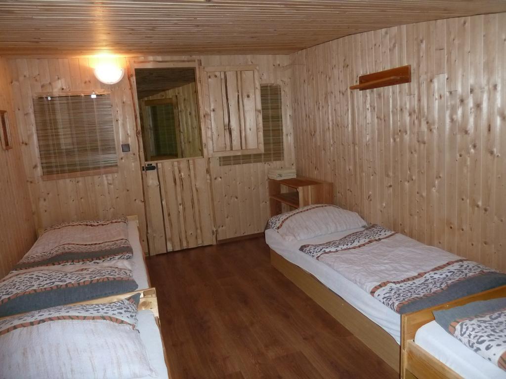 Q Ranch Hotel Bezdekov  Phòng bức ảnh
