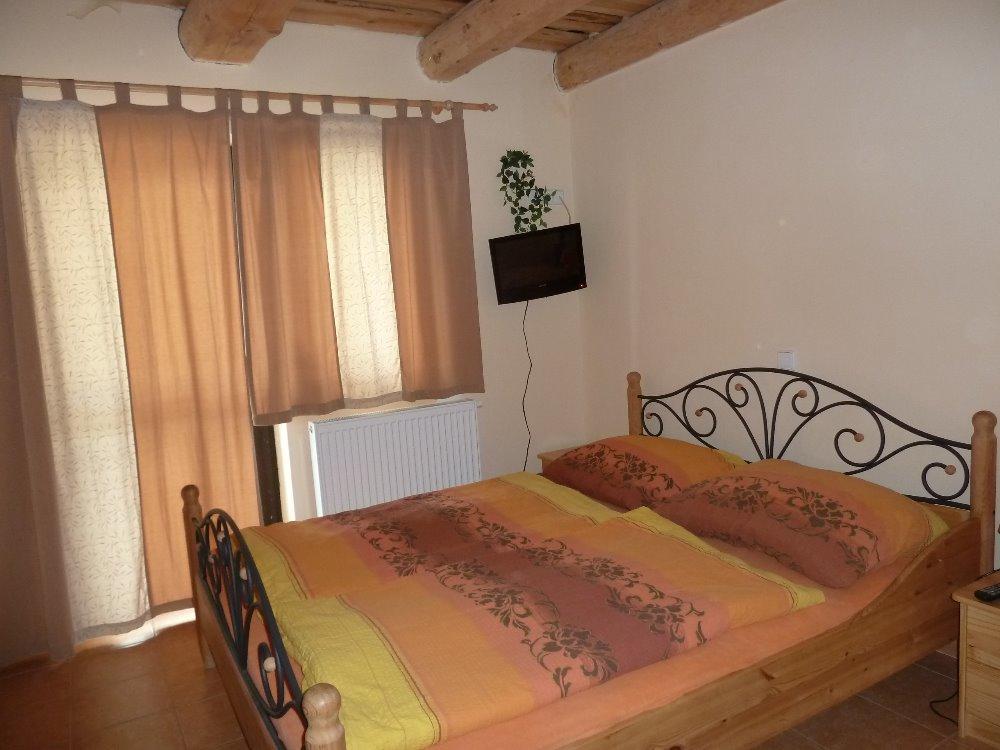 Q Ranch Hotel Bezdekov  Ngoại thất bức ảnh
